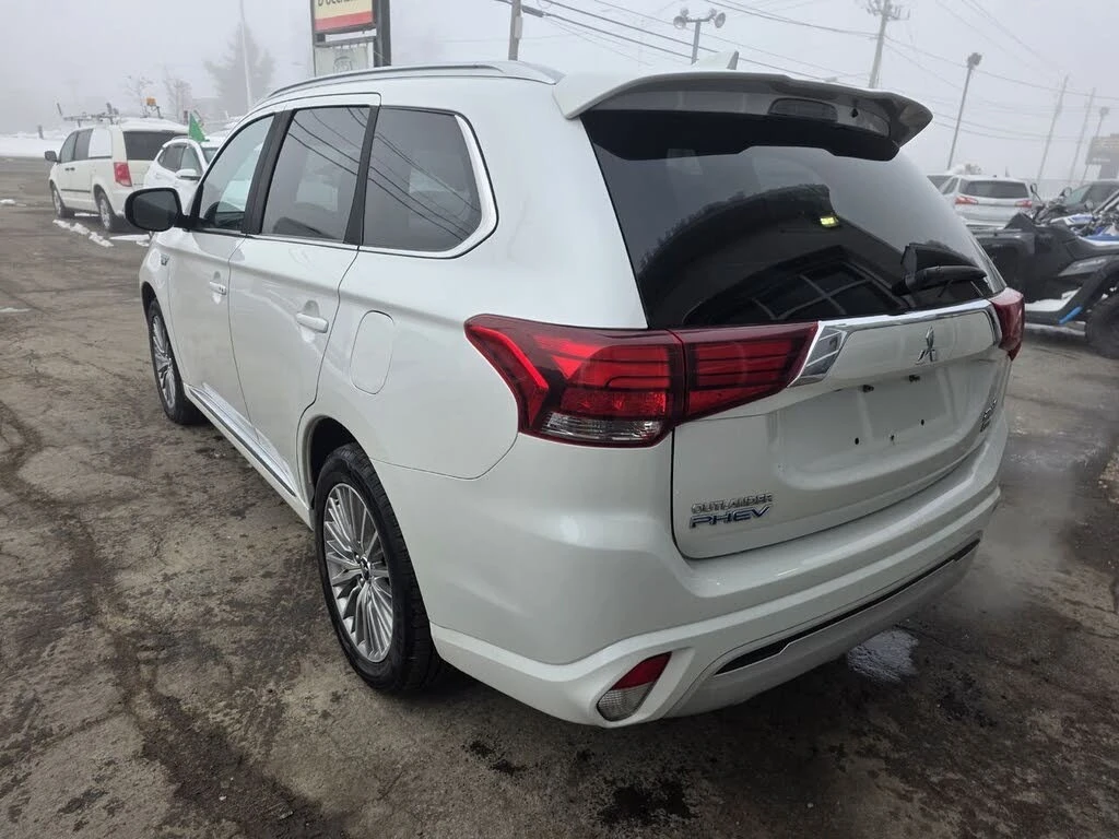 Mitsubishi Outlander * 360* ПАНО* KEYLESS* Camera* ПОДГРЕВ* , снимка 4 - Автомобили и джипове - 55433097