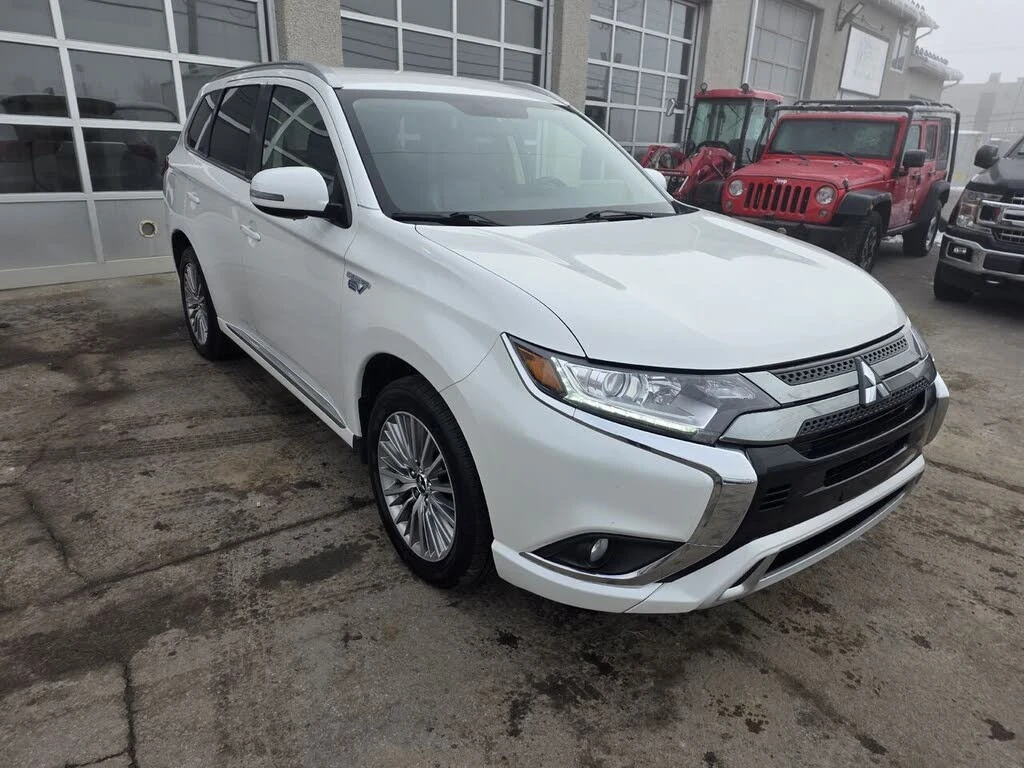 Mitsubishi Outlander * 360* ПАНО* KEYLESS* Camera* ПОДГРЕВ* , снимка 8 - Автомобили и джипове - 55433097