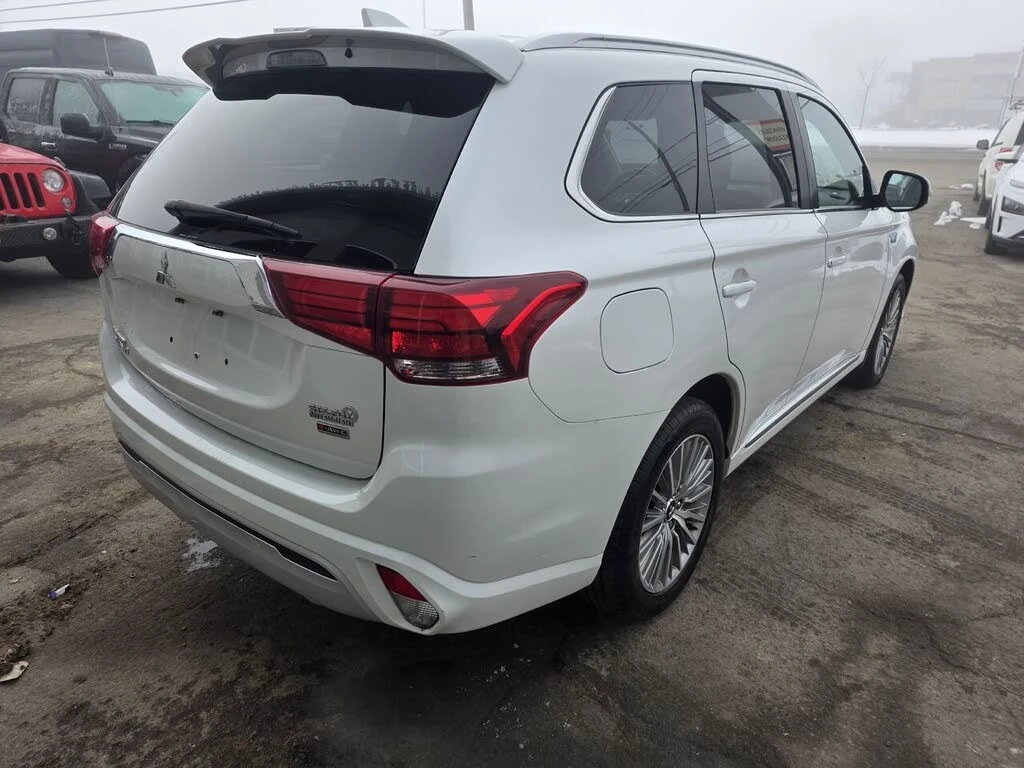 Mitsubishi Outlander * 360* ПАНО* KEYLESS* Camera* ПОДГРЕВ* , снимка 6 - Автомобили и джипове - 55433097
