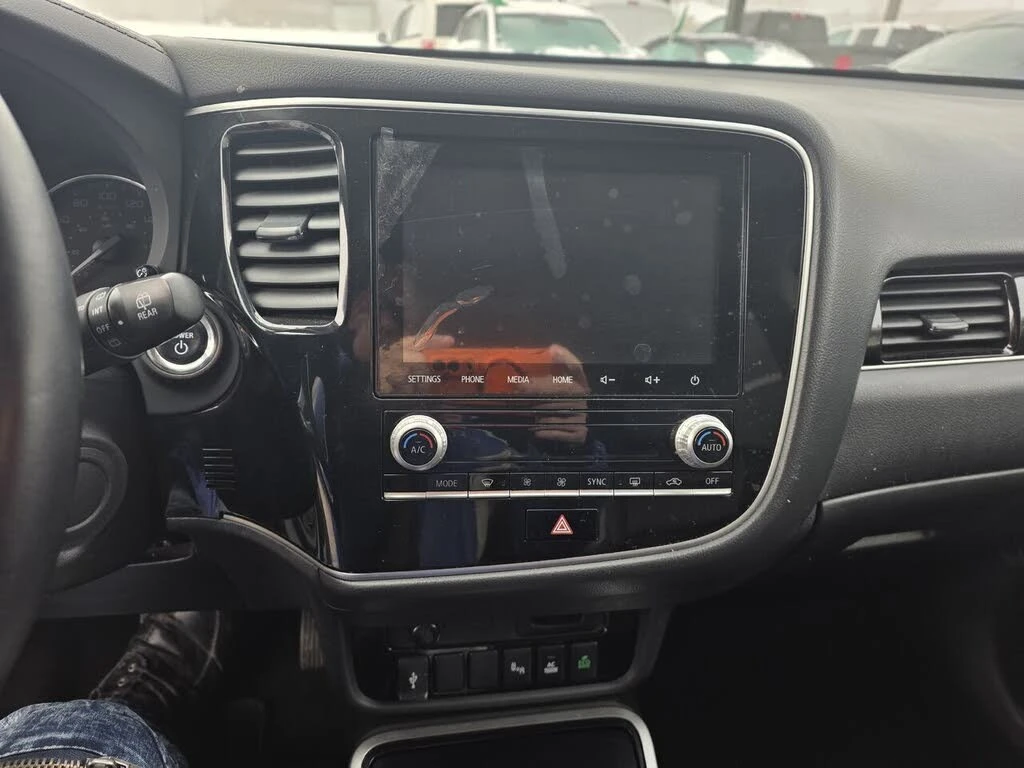 Mitsubishi Outlander * 360* ПАНО* KEYLESS* Camera* ПОДГРЕВ* , снимка 9 - Автомобили и джипове - 55433097