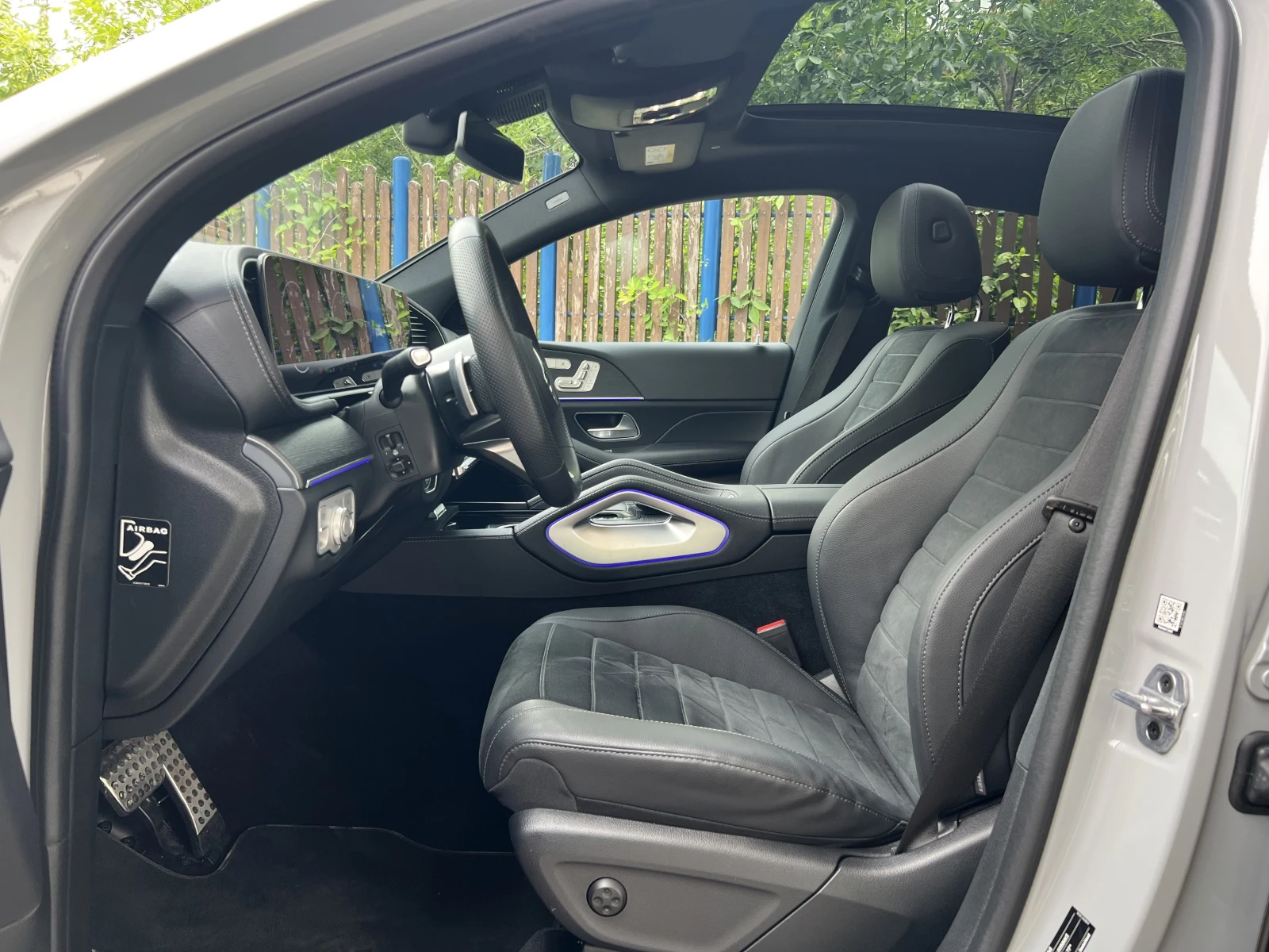 Mercedes-Benz GLE 400 e / COUPE / AMG / NIGHT / BURM / MULTIBEAM / 360, снимка 9 - Автомобили и джипове - 55687850