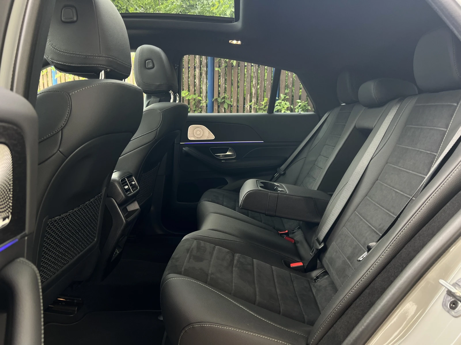 Mercedes-Benz GLE 400 e / COUPE / AMG / NIGHT / BURM / MULTIBEAM / 360, снимка 15 - Автомобили и джипове - 55687850