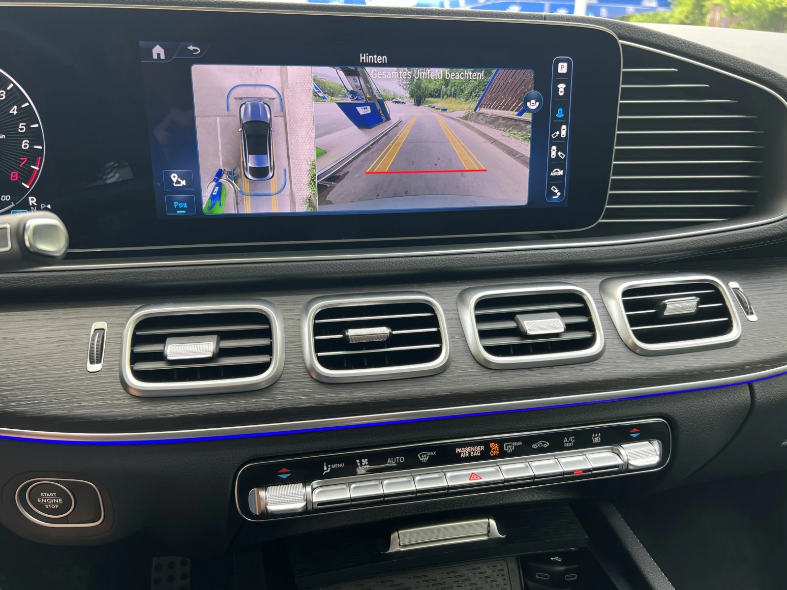 Mercedes-Benz GLE 400 e / COUPE / AMG / NIGHT / BURM / MULTIBEAM / 360, снимка 13 - Автомобили и джипове - 55687850