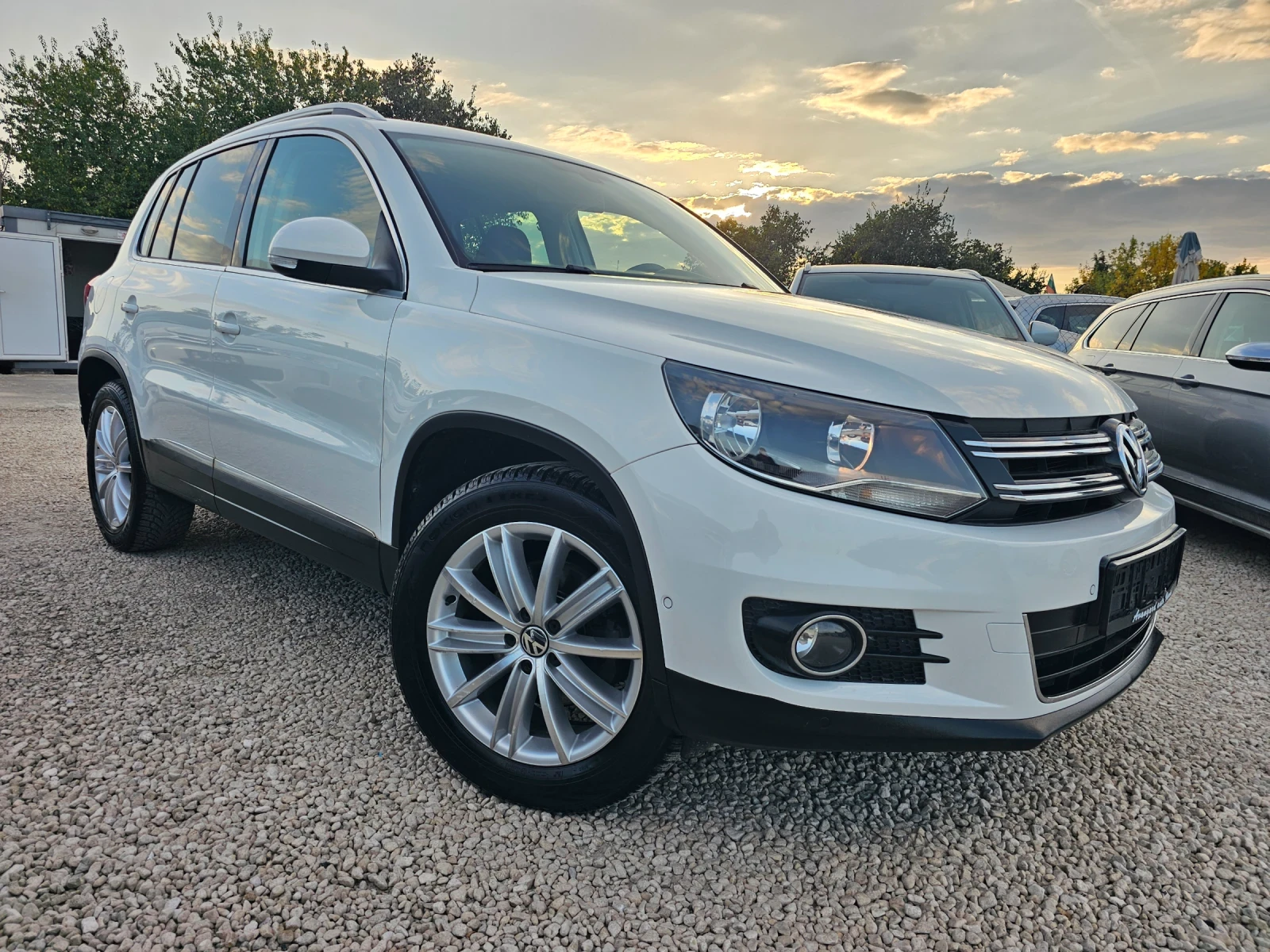 VW Tiguan 2.0TDI, Highline , снимка 3 - Автомобили и джипове - 56446610