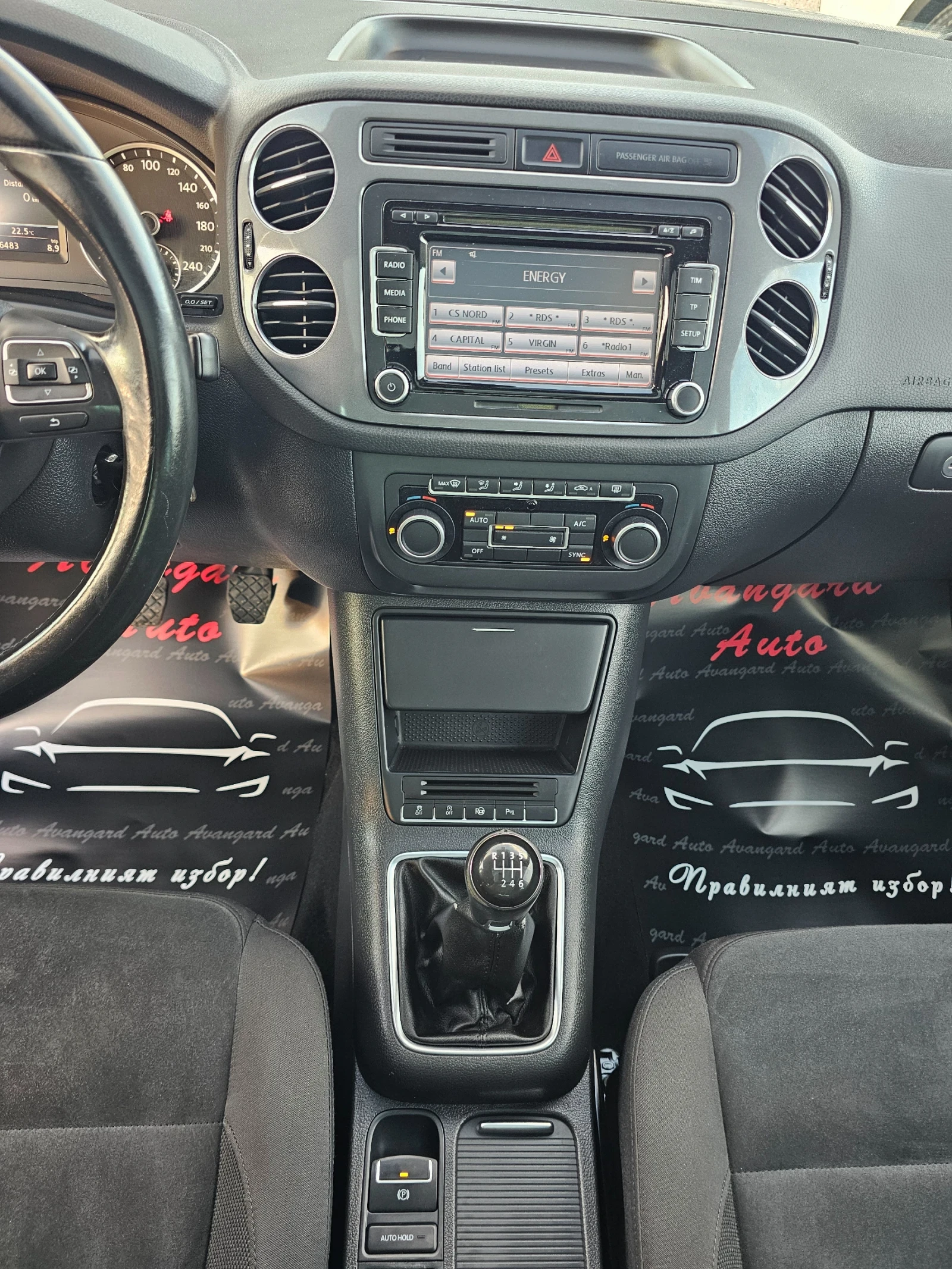 VW Tiguan 2.0TDI, Highline , снимка 11 - Автомобили и джипове - 56446610
