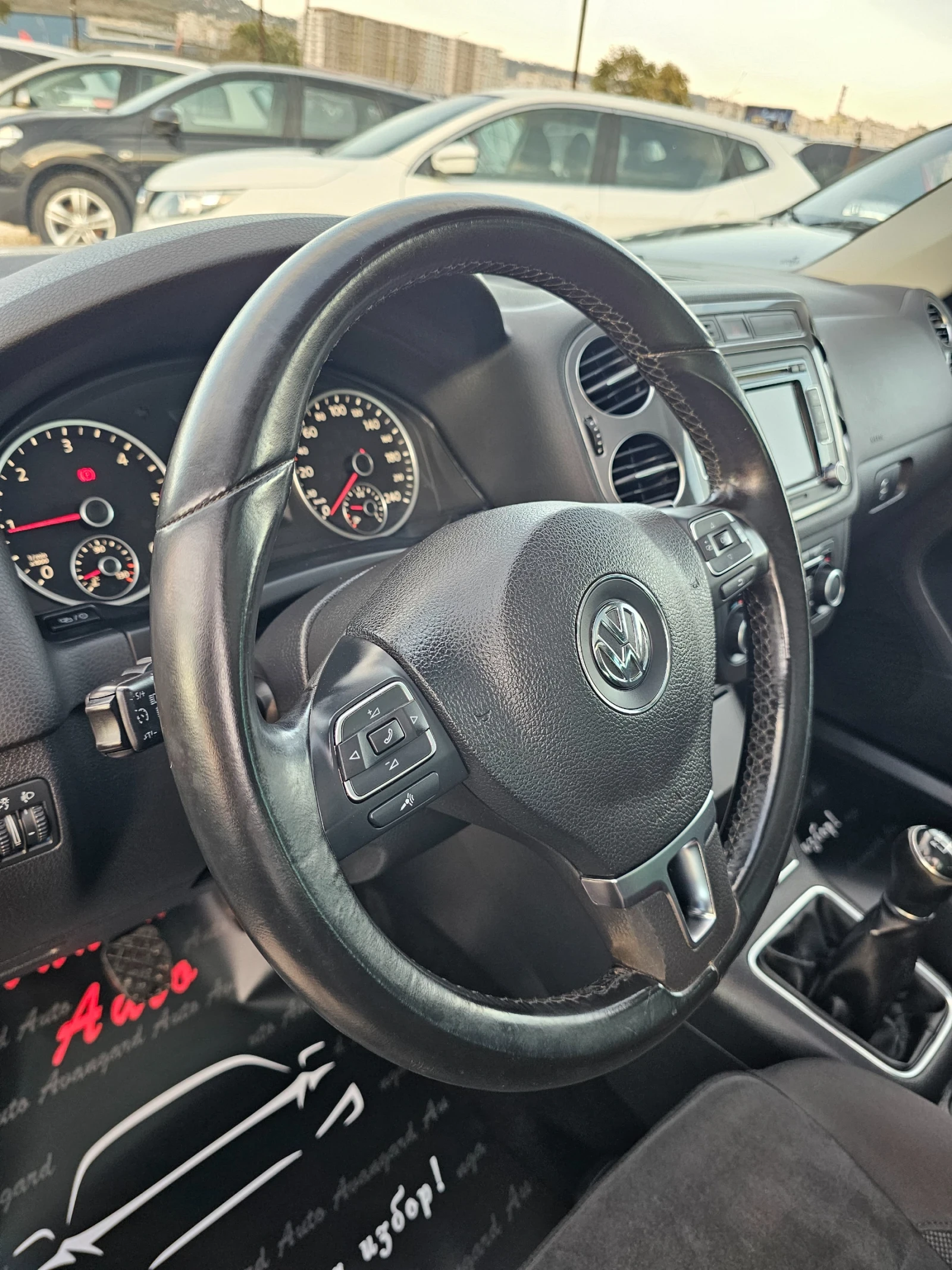 VW Tiguan 2.0TDI, Highline , снимка 12 - Автомобили и джипове - 56446610