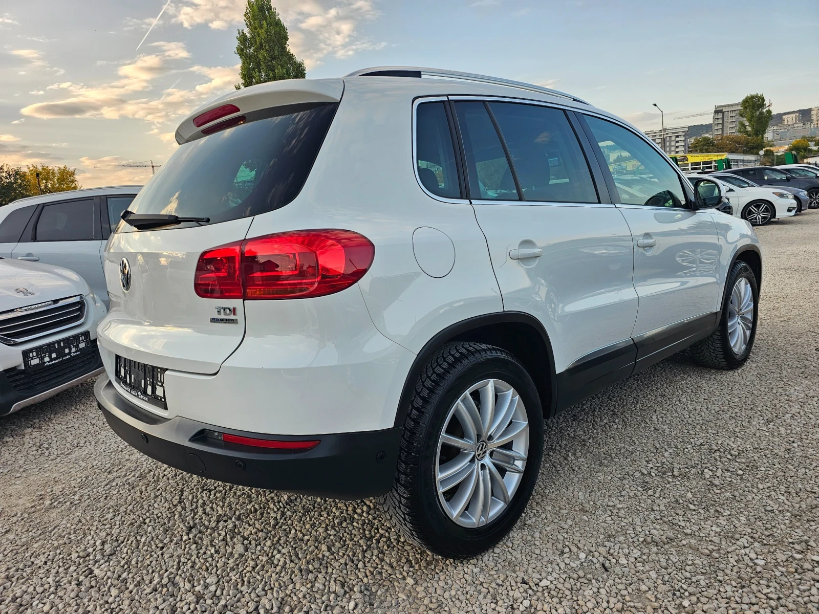 VW Tiguan 2.0TDI, Highline , снимка 4 - Автомобили и джипове - 56446610