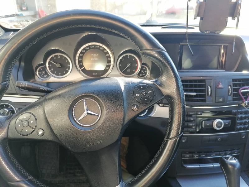 Mercedes-Benz E 220 Купе, снимка 8 - Автомобили и джипове - 45462028