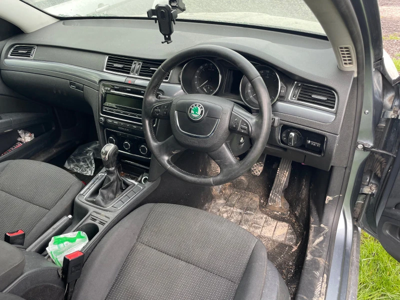 Skoda Superb 2.0tdi, снимка 5 - Автомобили и джипове - 45666882