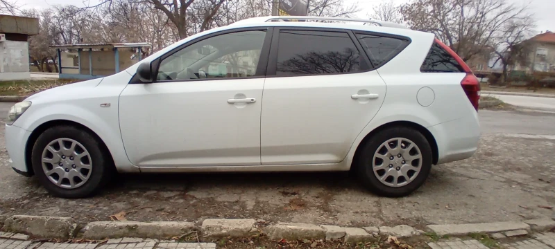 Kia Ceed, снимка 2 - Автомобили и джипове - 48237824