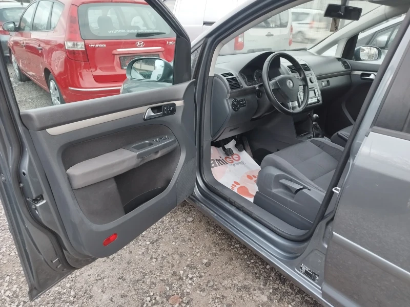 VW Touran 1.9tdi, снимка 9 - Автомобили и джипове - 48719346