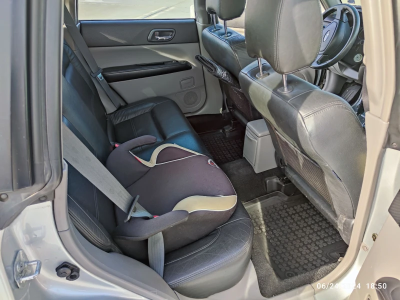Subaru Forester 2.0 Turbo, снимка 9 - Автомобили и джипове - 49394509