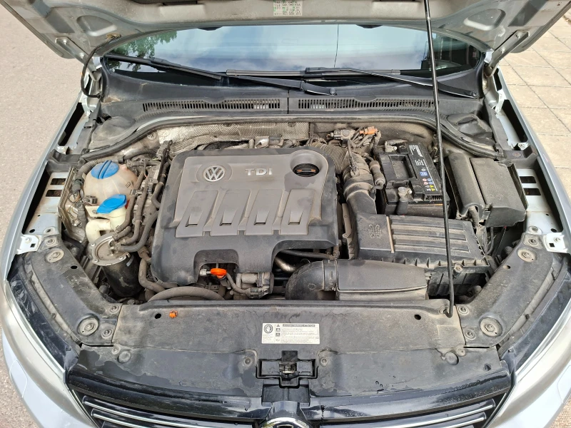 VW Jetta 2.0, 140 к.с., снимка 14 - Автомобили и джипове - 52270904