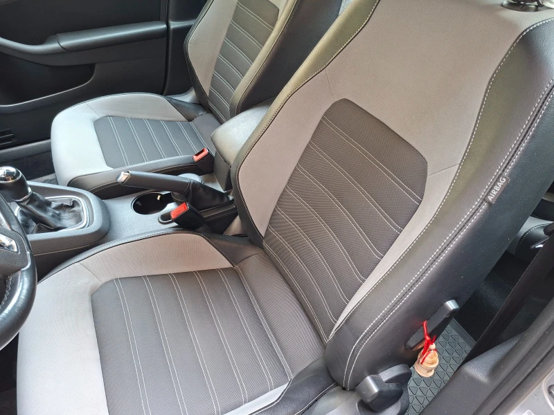 VW Jetta 2.0, 140 к.с., снимка 12 - Автомобили и джипове - 52270904