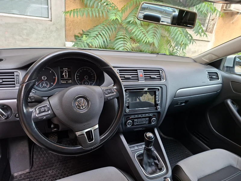 VW Jetta 2.0, 140 к.с., снимка 8 - Автомобили и джипове - 52270904