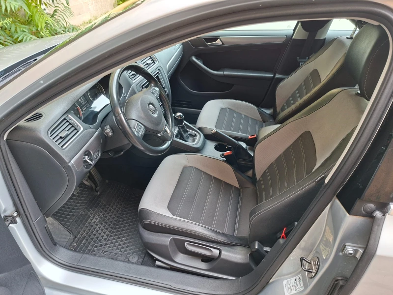 VW Jetta 2.0, 140 к.с., снимка 11 - Автомобили и джипове - 52270904