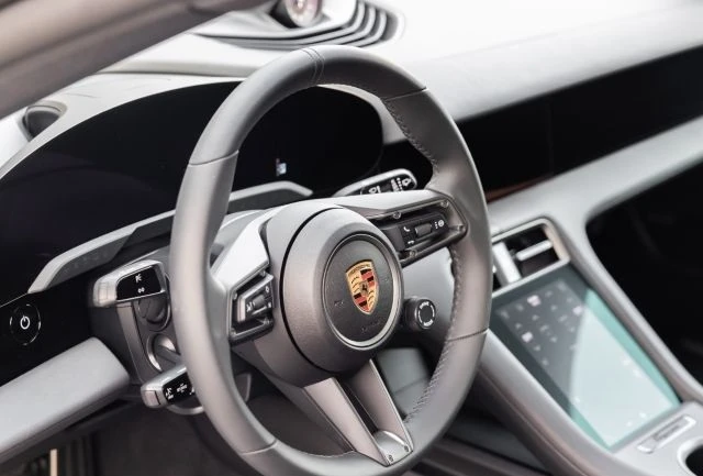 Porsche Taycan Sport Turismo = Sport Chrono= Гаранция - изображение 10