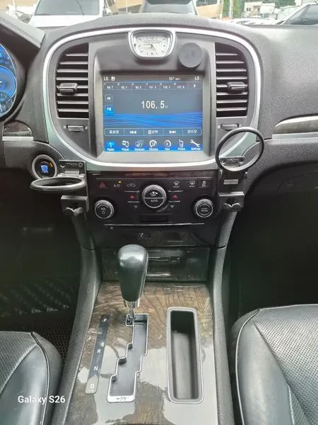 Chrysler 300c 3.6 - САМО 30% АВАНС, снимка 12 - Автомобили и джипове - 56251100