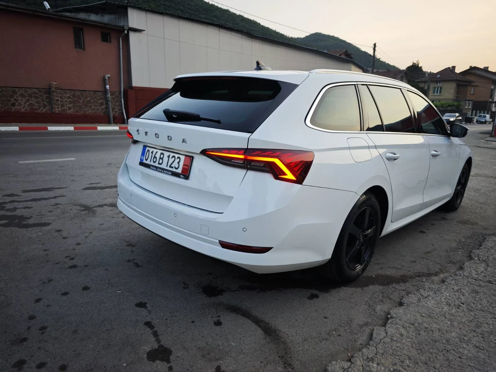 Skoda Octavia First Edition 2.0TDI - изображение 8