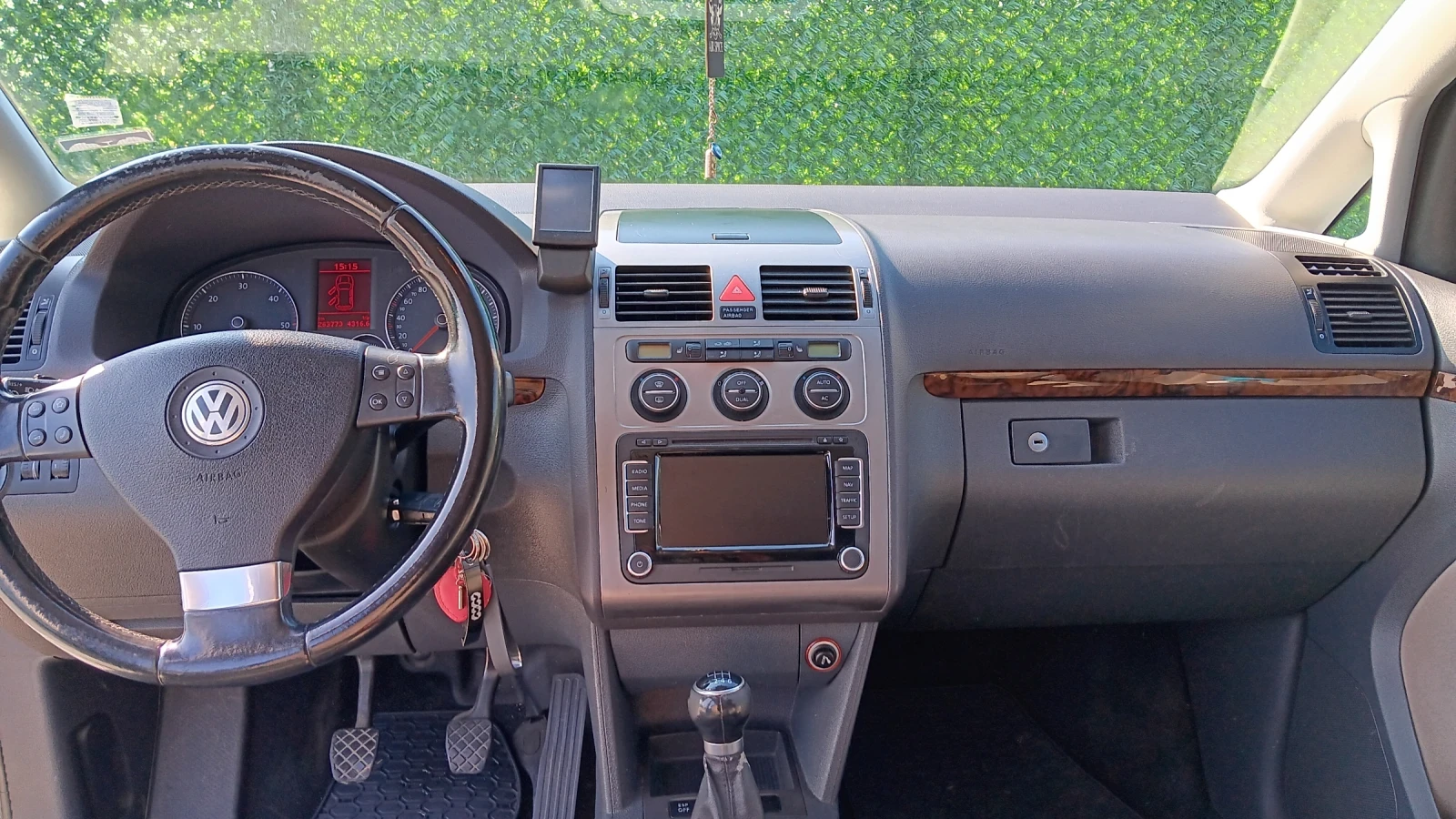 VW Touran 2.0 TDI 140 BMM CROSS - изображение 9