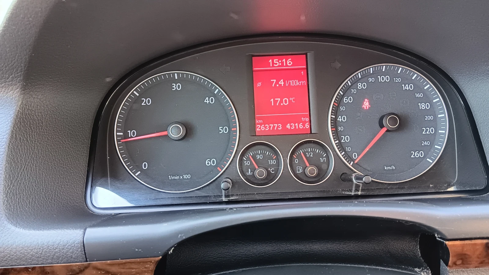 VW Touran 2.0 TDI 140 BMM CROSS - изображение 7