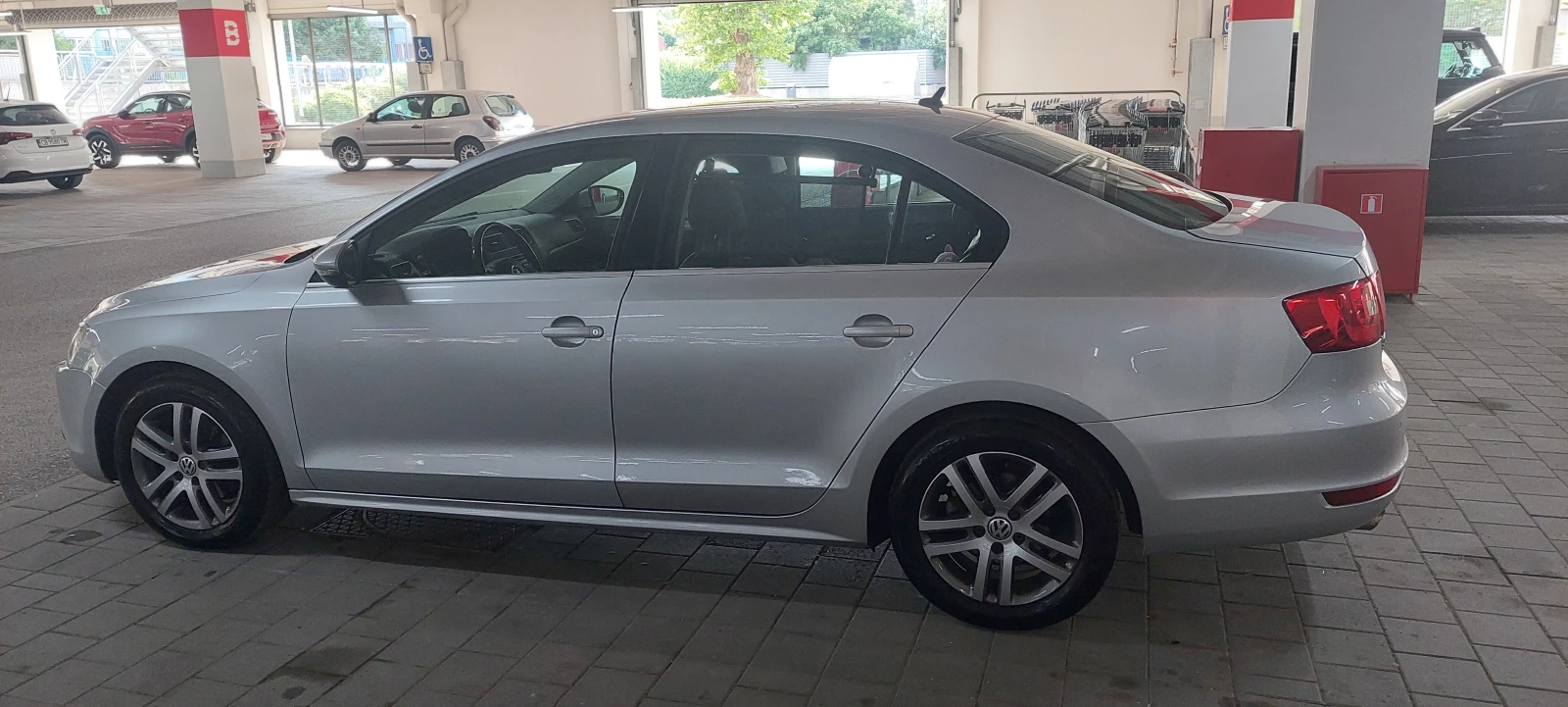 VW Jetta 2.0, 140 к.с. - изображение 4
