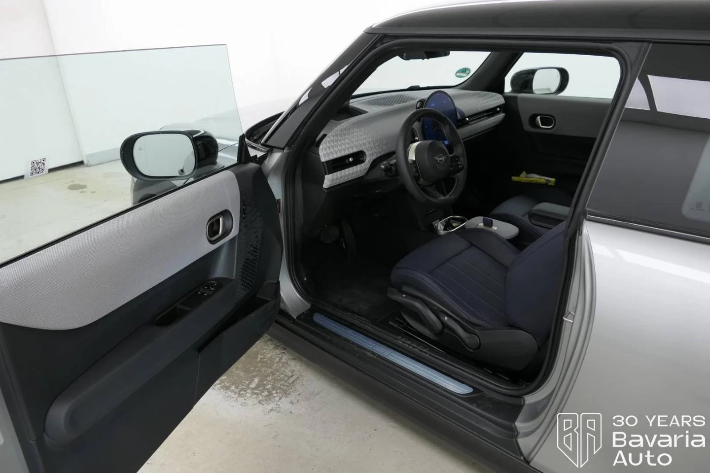 Mini Cooper C 1, 5 Steptronic Favoured Trim - изображение 5