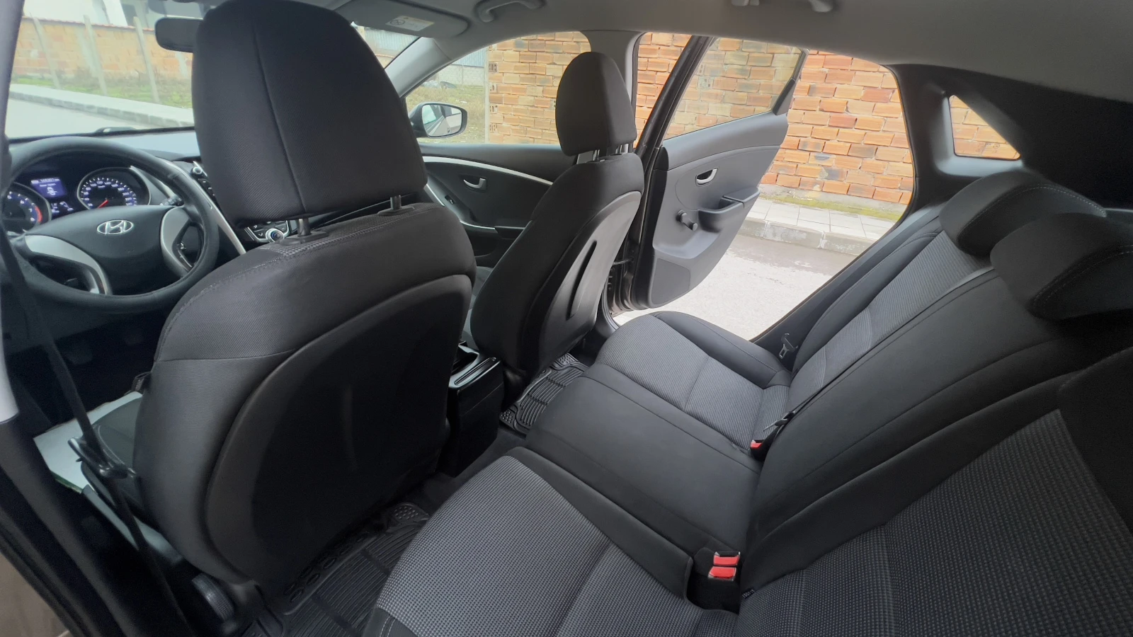 Hyundai I30 1.4i 2014г, снимка 11 - Автомобили и джипове - 53889975