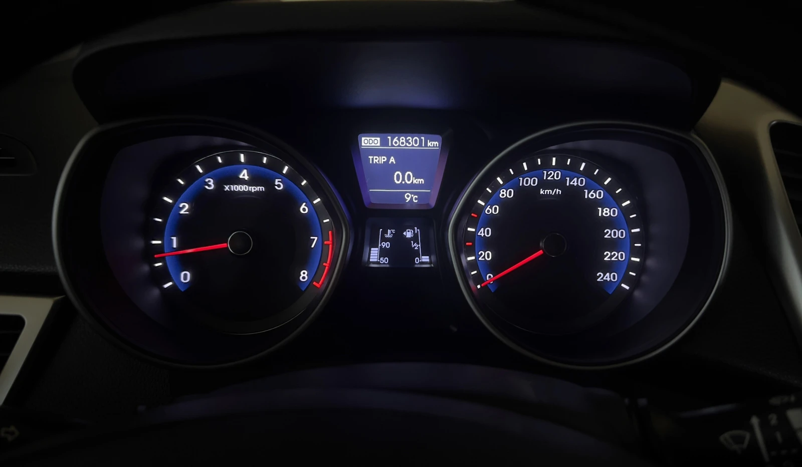 Hyundai I30 1.4i 2014г, снимка 12 - Автомобили и джипове - 53889975