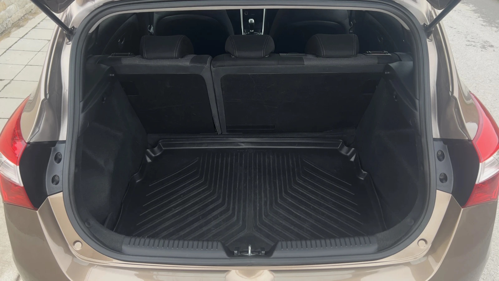 Hyundai I30 1.4i 2014г, снимка 14 - Автомобили и джипове - 53889975