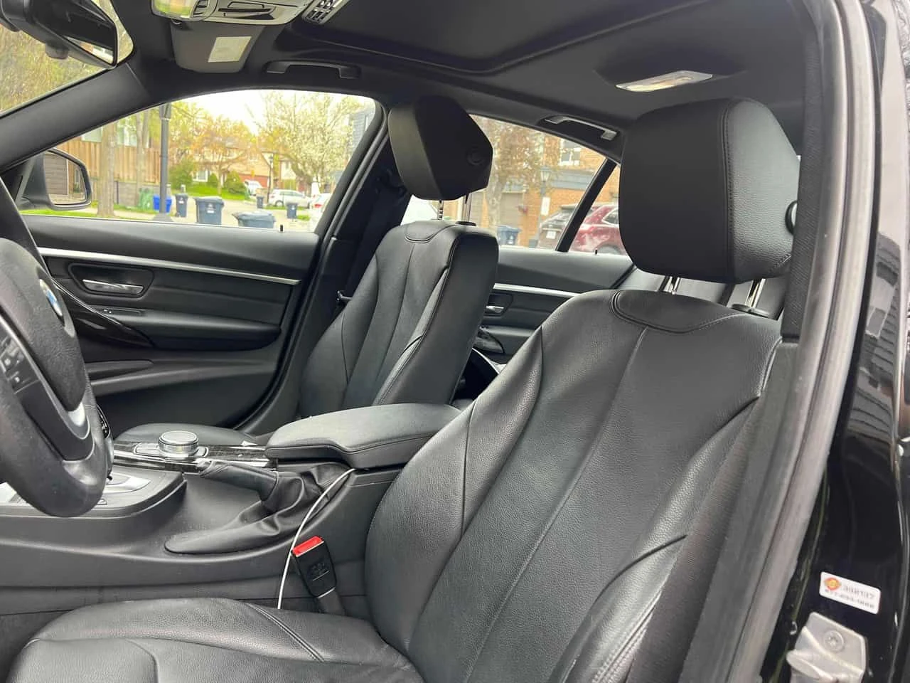 BMW 330 i xDrive/ПОДГРЕВИ/ШИБИДАХ/360 CAM, снимка 10 - Автомобили и джипове - 54430924