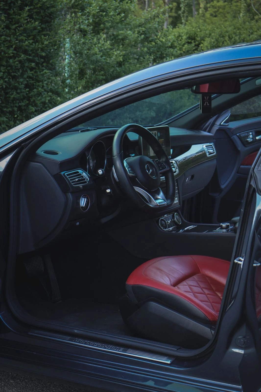 Mercedes-Benz CLS 350 AMG Night Package, снимка 7 - Автомобили и джипове - 54455533
