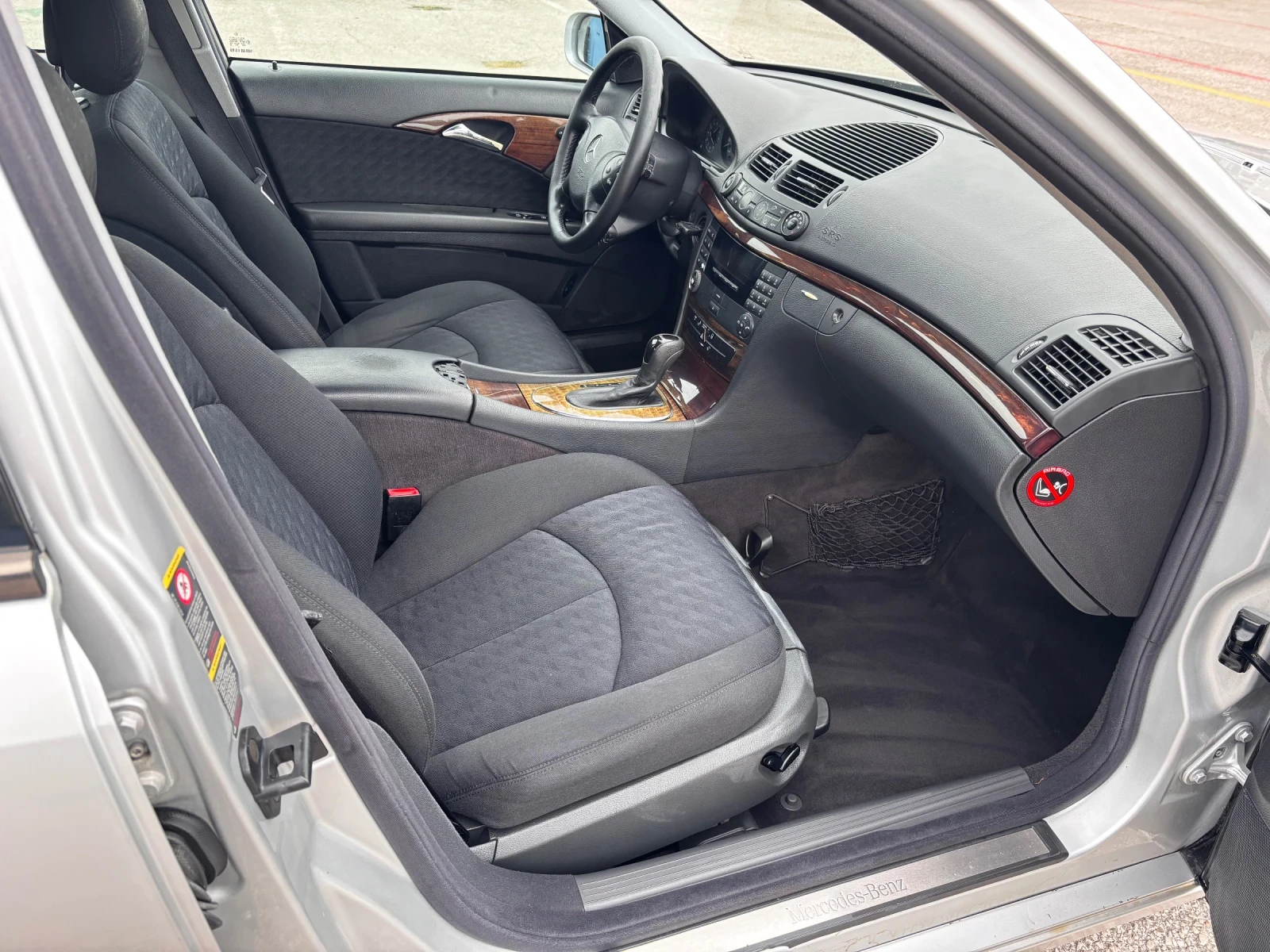 Mercedes-Benz E 220 2.2CDI Elegance Автоматик, снимка 15 - Автомобили и джипове - 55133995
