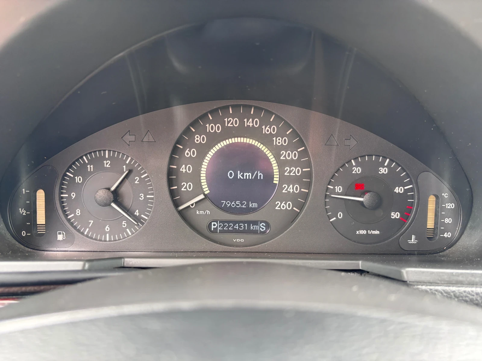 Mercedes-Benz E 220 2.2CDI Elegance Автоматик, снимка 13 - Автомобили и джипове - 55133995