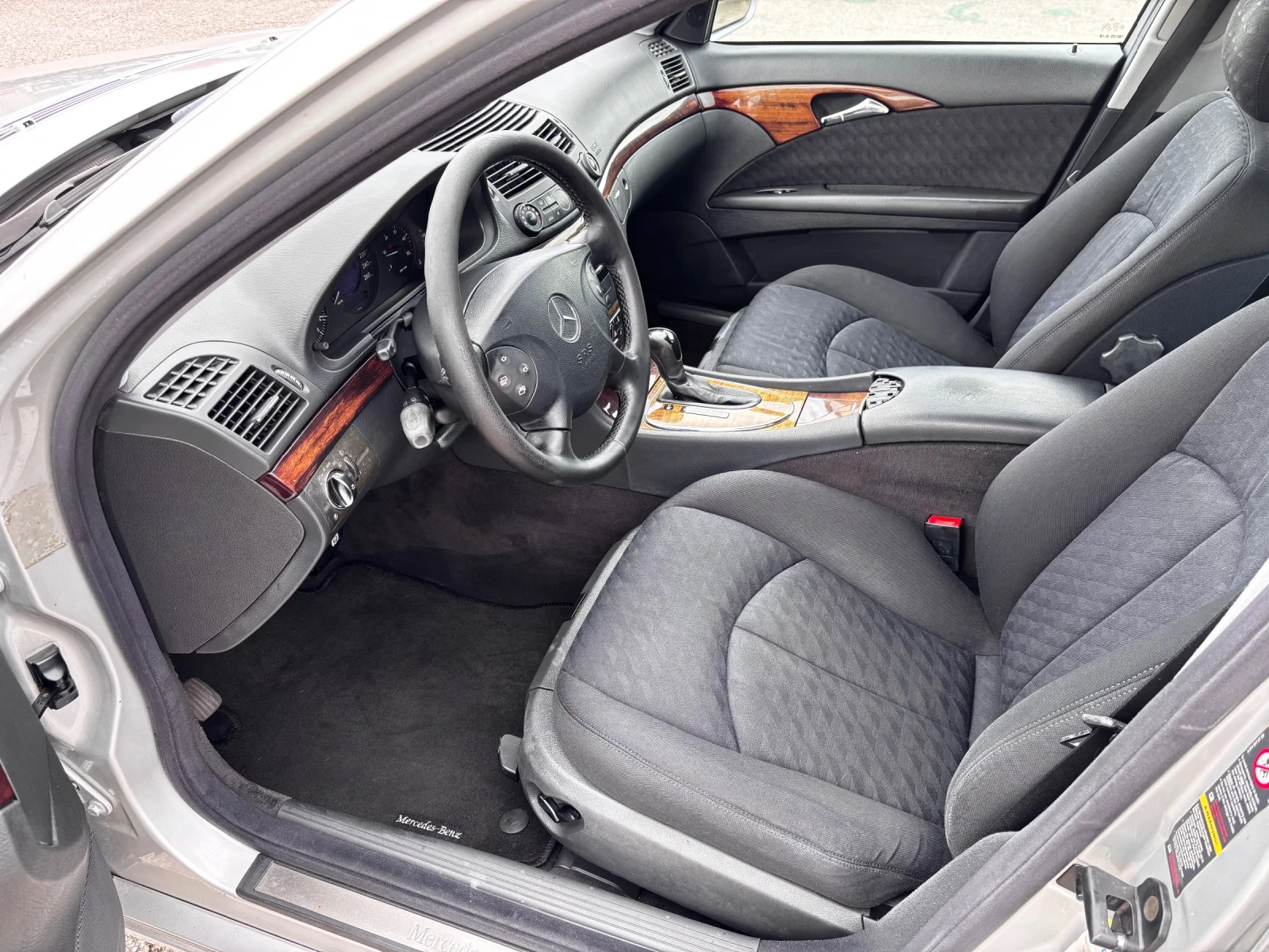Mercedes-Benz E 220 2.2CDI Elegance Автоматик, снимка 10 - Автомобили и джипове - 55133995