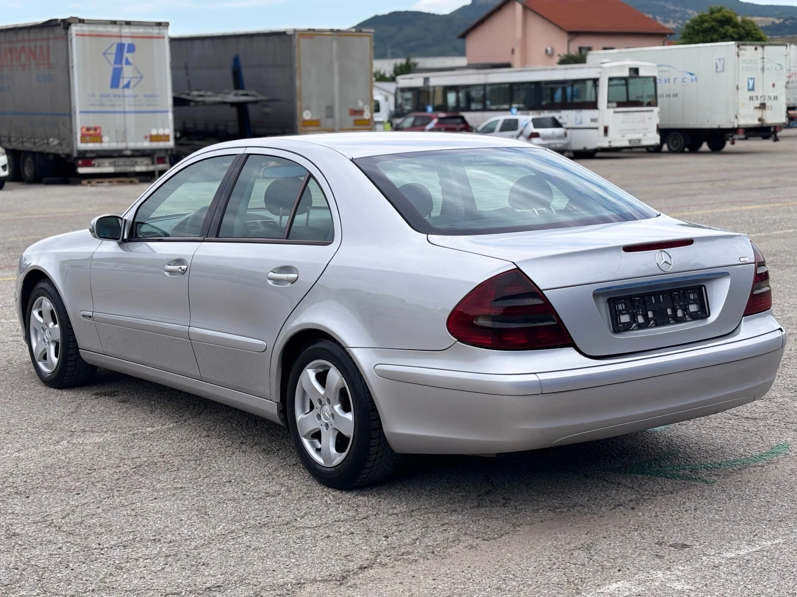 Mercedes-Benz E 220 2.2CDI Elegance Автоматик, снимка 4 - Автомобили и джипове - 55133995