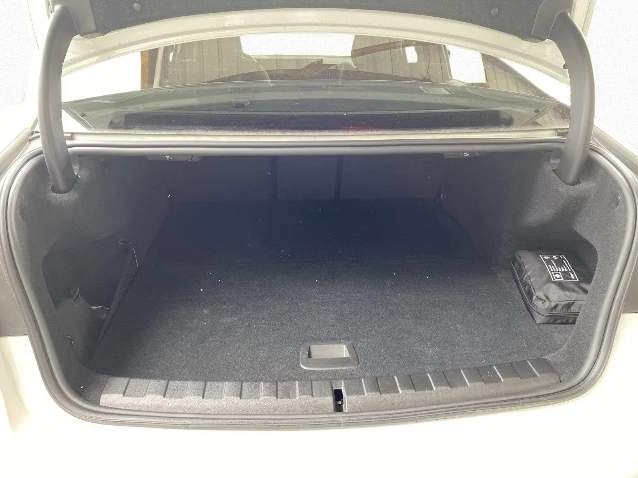 BMW 330 e xDrive M Sport/HARMAN KARDON/ADAPTIVE LED, снимка 10 - Автомобили и джипове - 55529753