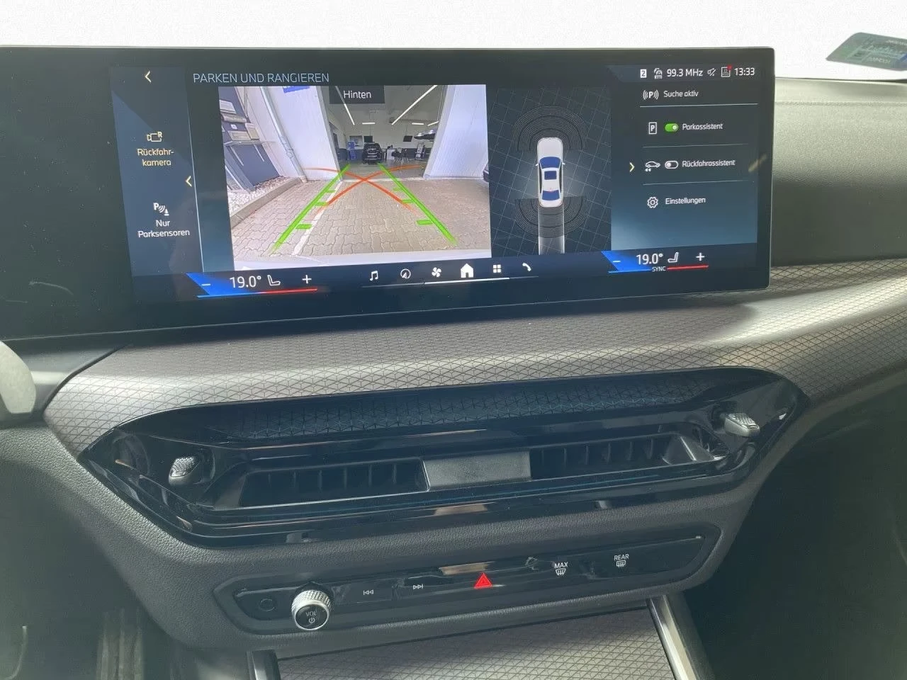 BMW 330 e xDrive M Sport/HARMAN KARDON/ADAPTIVE LED, снимка 9 - Автомобили и джипове - 55529753