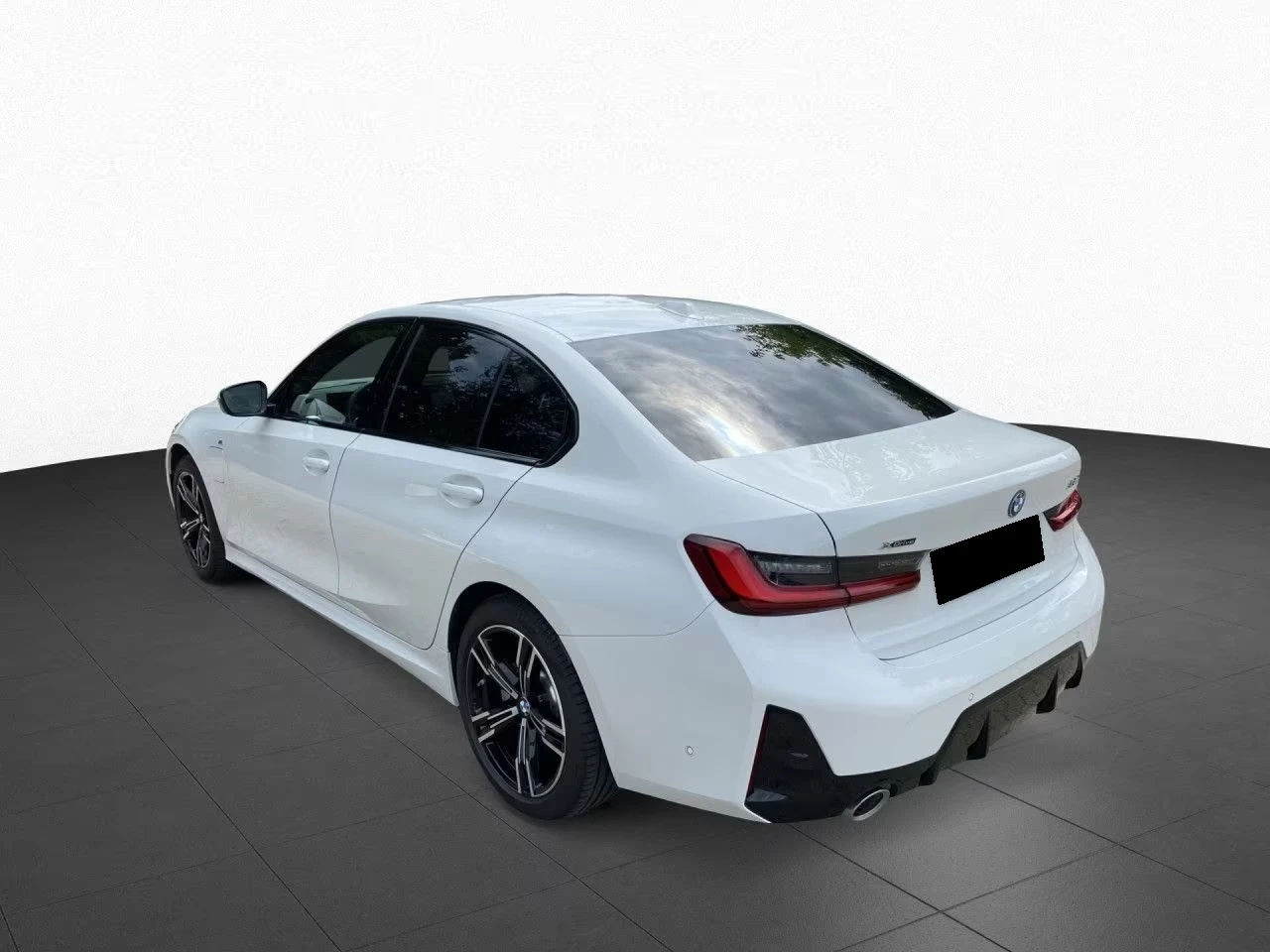 BMW 330 e xDrive M Sport/HARMAN KARDON/ADAPTIVE LED, снимка 2 - Автомобили и джипове - 55529753