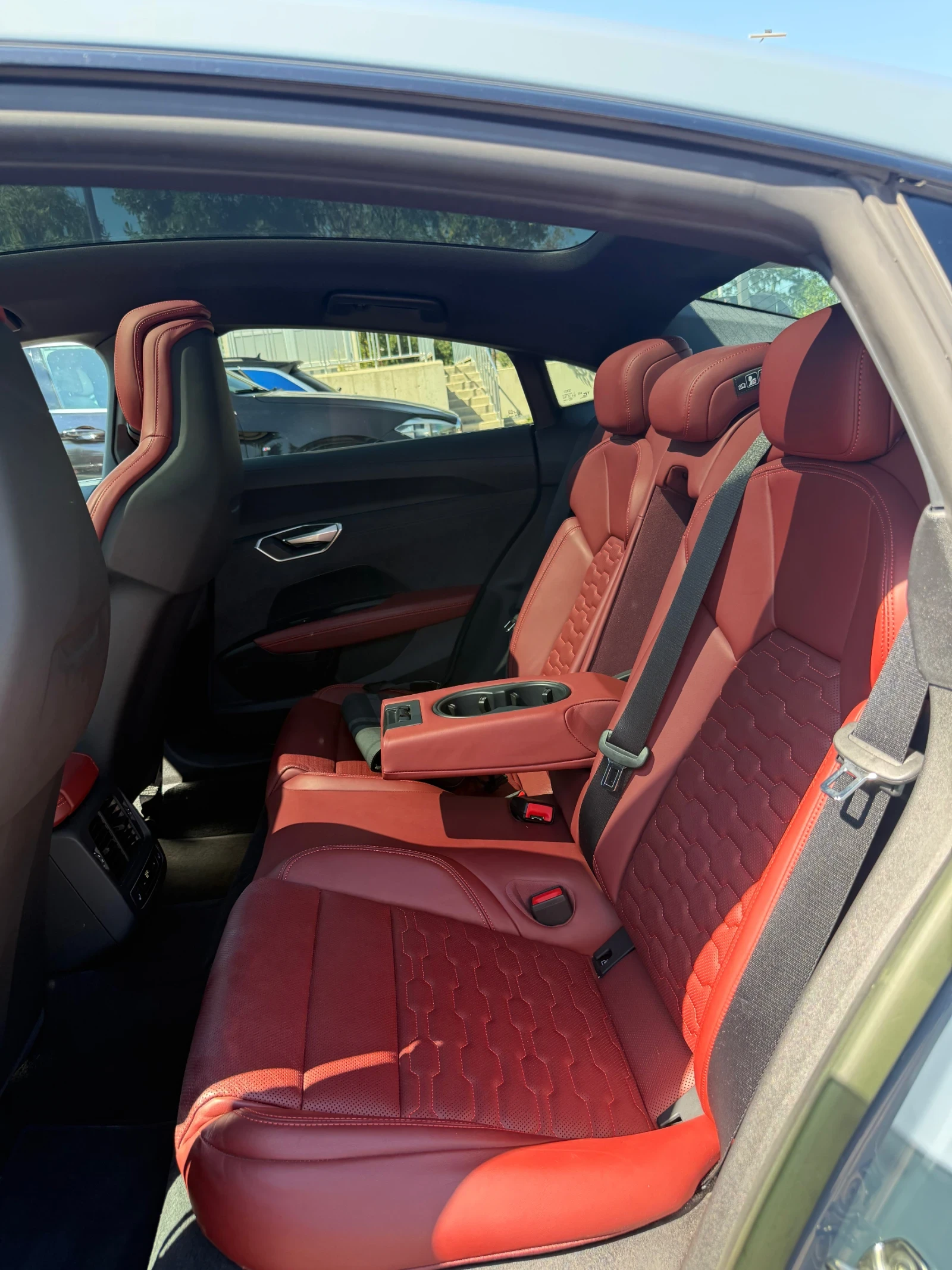 Audi E-Tron GT, снимка 13 - Автомобили и джипове - 55960676