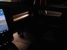 Volvo XC40 R-Design, AWD, 408к.с, cam360, Панорама, Алкантара, снимка 12