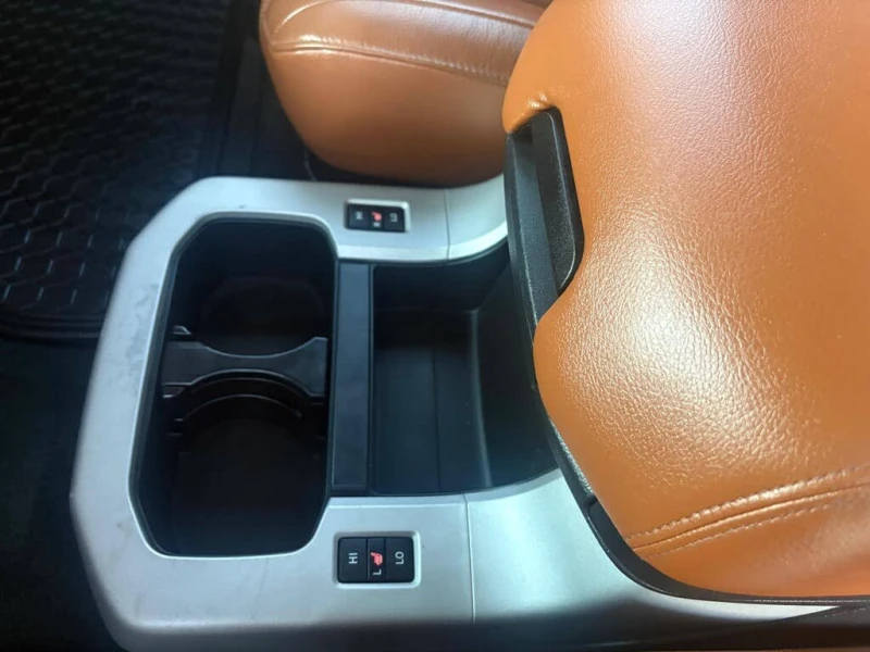 Toyota Sequoia PLATINUM* 5.7* V8* ПОДГРЕВ* КАМЕРА* КЕЙЛЕС, снимка 11 - Автомобили и джипове - 53401096