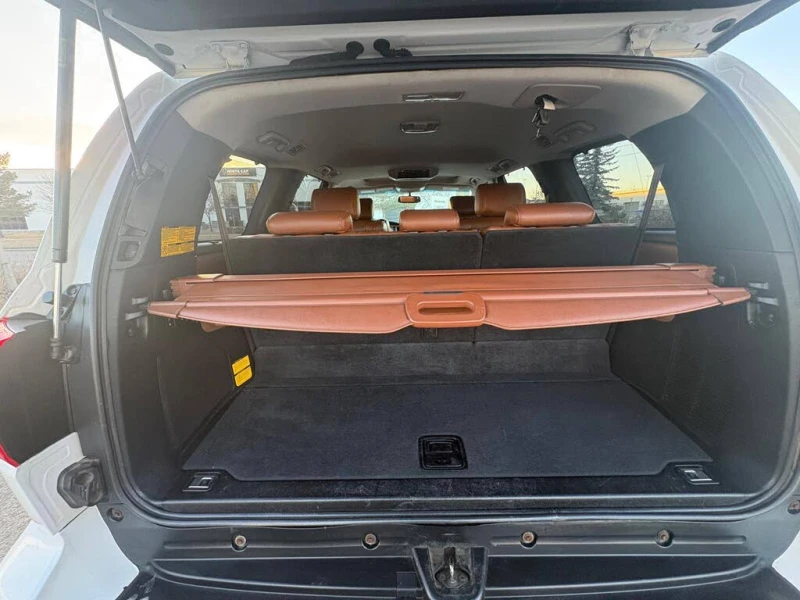 Toyota Sequoia PLATINUM* 5.7* V8* ПОДГРЕВ* КАМЕРА* КЕЙЛЕС, снимка 17 - Автомобили и джипове - 53401096