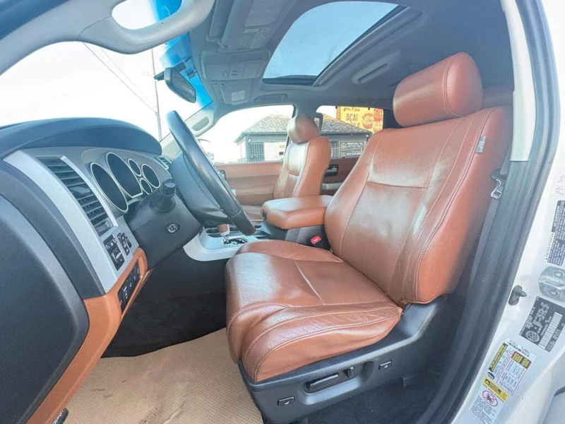 Toyota Sequoia PLATINUM* 5.7* V8* ПОДГРЕВ* КАМЕРА* КЕЙЛЕС, снимка 13 - Автомобили и джипове - 53401096