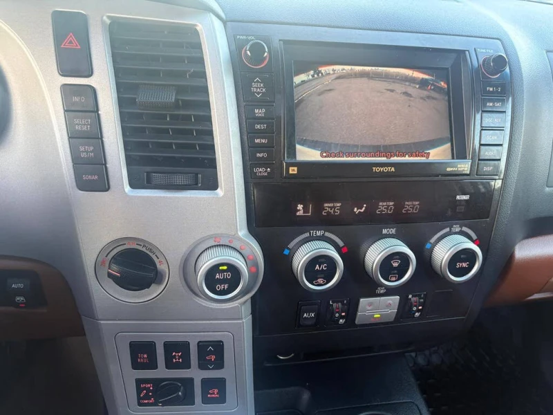 Toyota Sequoia PLATINUM* 5.7* V8* ПОДГРЕВ* КАМЕРА* КЕЙЛЕС, снимка 10 - Автомобили и джипове - 53401096