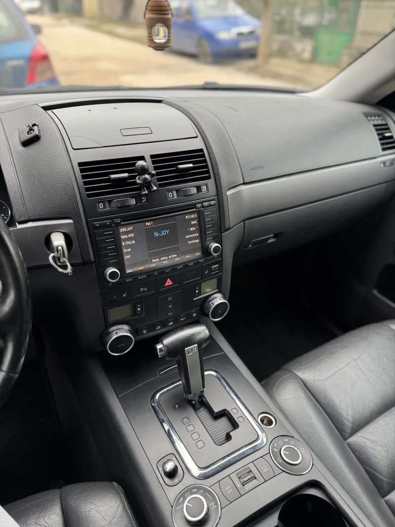 VW Touareg, снимка 10 - Автомобили и джипове - 53468311