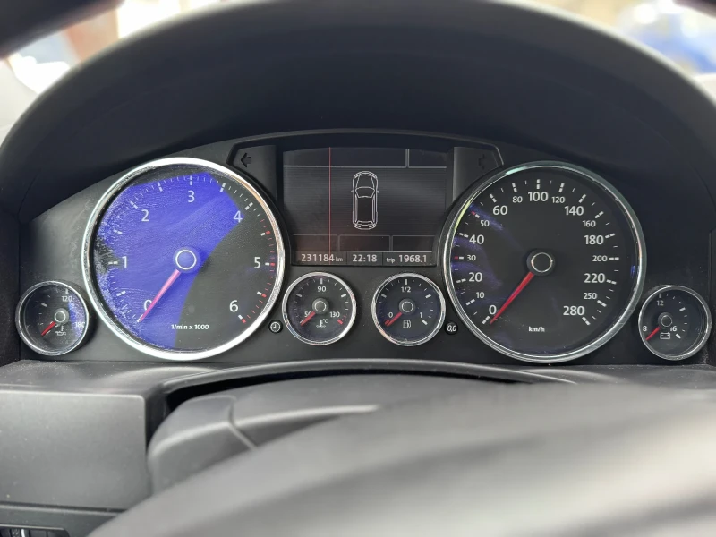 VW Touareg, снимка 11 - Автомобили и джипове - 53468311