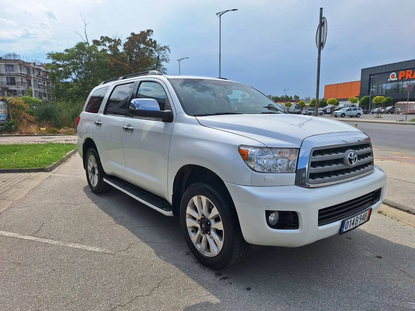 Toyota Sequoia 5.7 Platinum - изображение 2