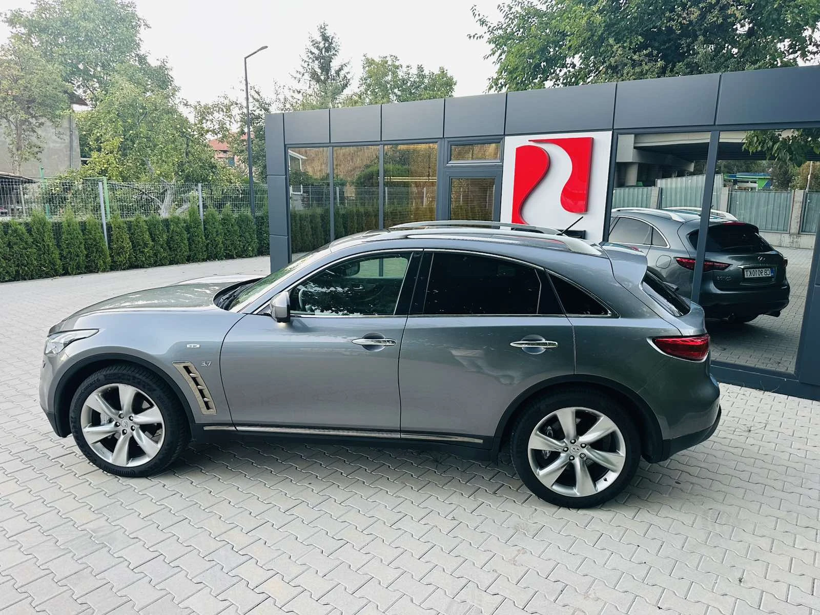 Infiniti QX70 3.7 l - изображение 6