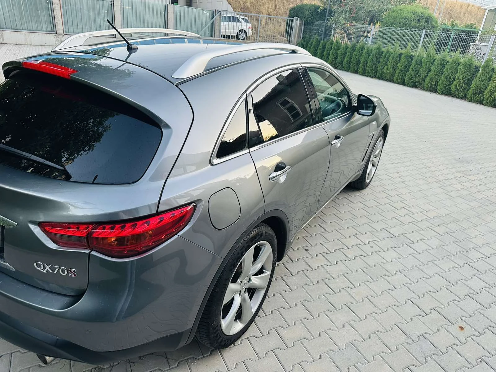 Infiniti QX70 3.7 l - изображение 4